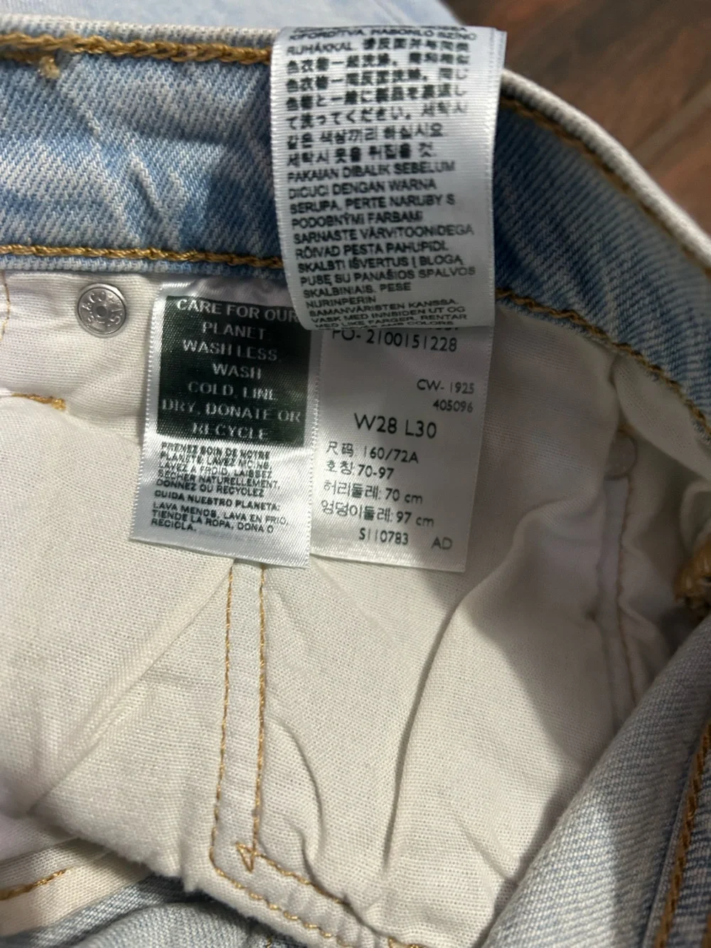 Levi’s 501 Original Straight Leg Jeans Women’s Light Wash Distressed Denim NWT - Picture 7 of 7